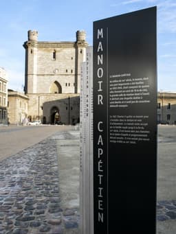 Wayfinding System For Château De Vincennes - thumbnail 6