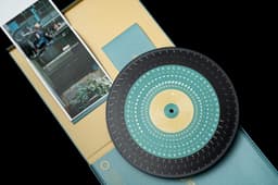 Packaging For A Hong Kong Singer-songwriter’s Vinyl Record - thumbnail 7