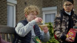 Integrated Campaign For Walkers Crisp Sandwich Debate - thumbnail 4