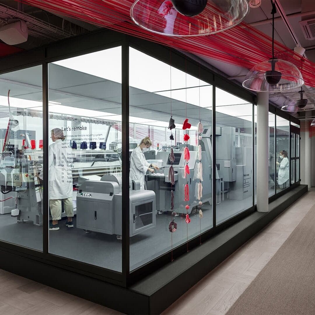 Experiential Installation And Digital Platform For H&m’s Looop Recycling System