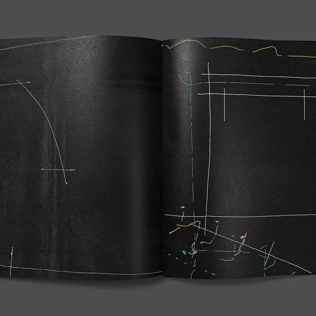 Exhibition Design For Balenciaga, L'œuvre Au Noir